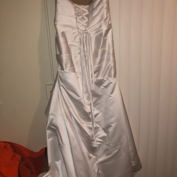 Wedding Dress - Picture 3 of 5